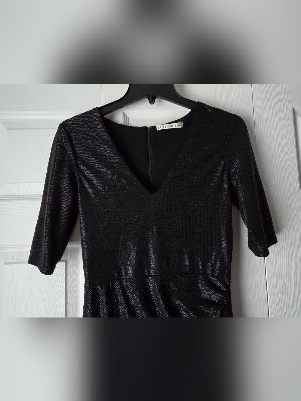 Alice + Olivia Black Textured V-Neck Dress Size 6 - Picture 3 of 13